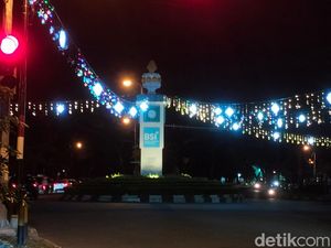 Nuansa Lebaran di Banda Aceh Makin Terasa Usai Kota Dipasang Lampu Hias