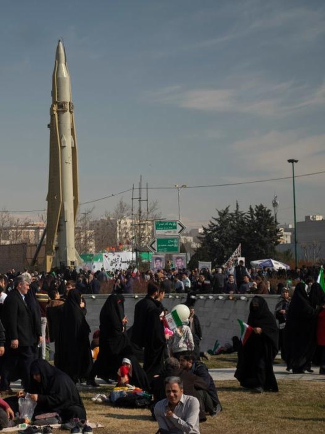 Perang Memanas! Iran Pertama Kali Luncurkan Rudal Sejjil ke Israel