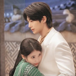IU Peluk Byun Woo Seok, Siap Nikah Kontrak di Perfect Crown