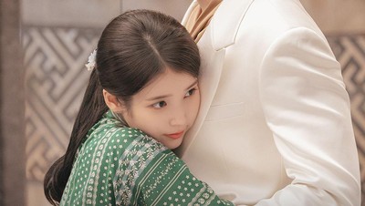 IU Peluk Byun Woo Seok, Siap Nikah Kontrak di Perfect Crown