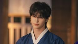 IU Peluk Byun Woo Seok, Siap Nikah Kontrak di Perfect Crown