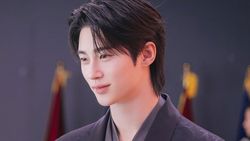 IU Peluk Byun Woo Seok, Siap Nikah Kontrak di Perfect Crown