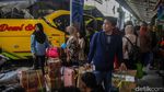 Potret Pemudik Padati Terminal Tanjung Priok