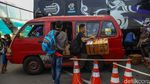 Potret Pemudik Padati Terminal Tanjung Priok