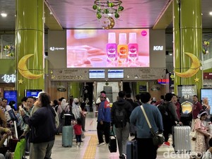Video: Jelang Lebaran, Stasiun Gambir Catat 16.845 Keberangkatan Hari Ini