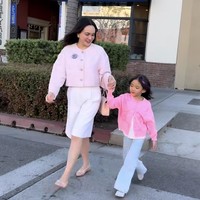 Gaya Shandy Aulia Jalan-jalan Bareng Anak, Pakai Jaket Seharga Mobil