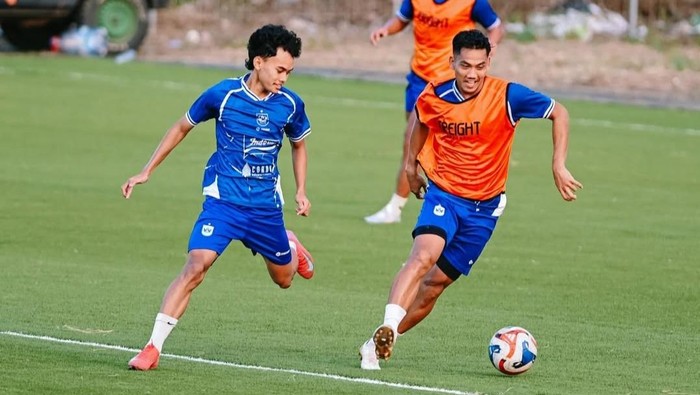 Skuad PSIS saat menjalani sesi latihan di Semarang.