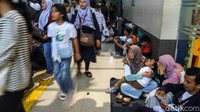 Untuk arus kedatangan, Stasiun Pasar Senen juga menjadi stasiun dengan jumlah penumpang turun terbanyak yakni 9.405 orang. Foto: Pradita Utama/ detikFoto