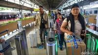Pemerintah juga memberikan stimulus ekonomi berupa diskon tiket kereta sebesar 30% untuk periode 14–29 Maret 2026, khusus kelas ekonomi komersial. Foto: Pradita Utama/ detikFoto