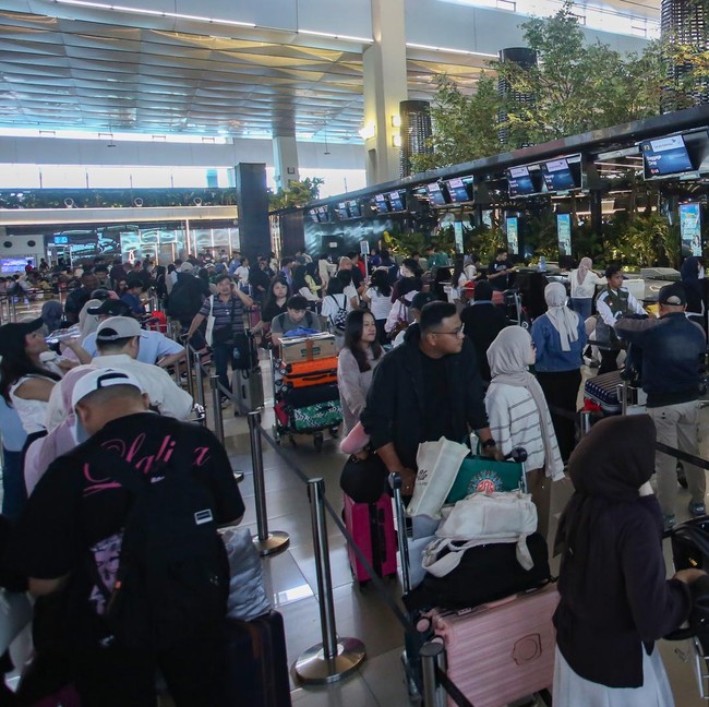 Suasana Bandara Soetta Ramai Jelang Puncak Mudik