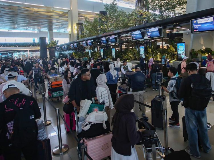 Suasana Bandara Soetta Ramai Jelang Puncak Mudik