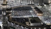 Lonjakan jemaah terjadi pada malam ke-27 Ramadan 1447 H, Minggu (15/3/2026). Malam ini diyakini sebagai salah satu malam istimewa, Lailatulqadar. Foto: X/AlharamainSA