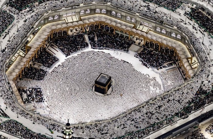 Suasana Masjidil Haram pada malam ke-27 Ramadan, Minggu (15/3/2026). Mencapai kapasitas maksimum.