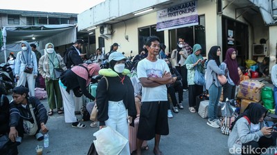 Suasana Mudik di Terminal Lebak Bulus Mulai Ramai Pemudik