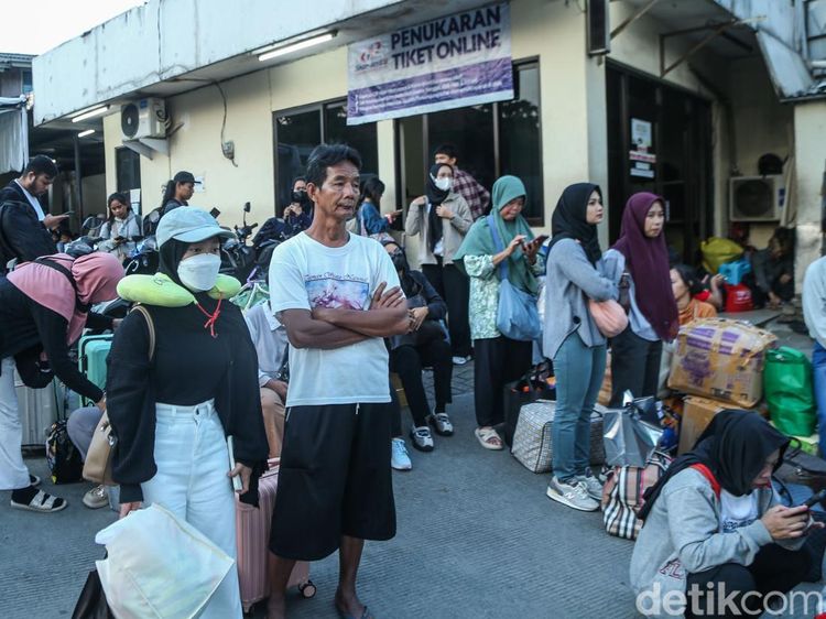 Suasana Mudik di Terminal Lebak Bulus Mulai Ramai Pemudik