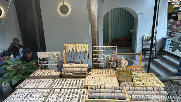 Tampilan booth aksesoris Septya (Adi Mukti/detikJabar)