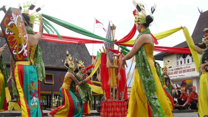 Tari Manasai khas Kalimantan Tengah, biasa dibawakan dalam Festival Isen Mulang.