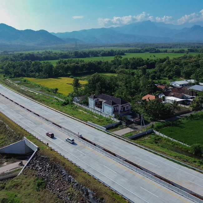 Tol Prosiwangi Jawa Timur Dibuka Sementara untuk Arus Mudik