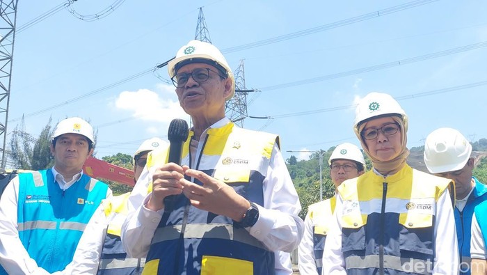 Wakil Menteri ESDM, Yuliot Tanjung saat cek PLTA Saguling
