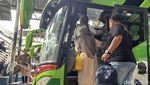 Belasan Ribu Pemudik Melalui Terminal Purabaya Pada H-4 Lebaran
