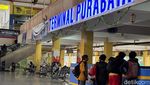 Belasan Ribu Pemudik Melalui Terminal Purabaya Pada H-4 Lebaran