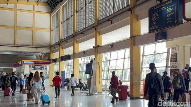 18 Ribu Penumpang Padati Terminal Purabaya