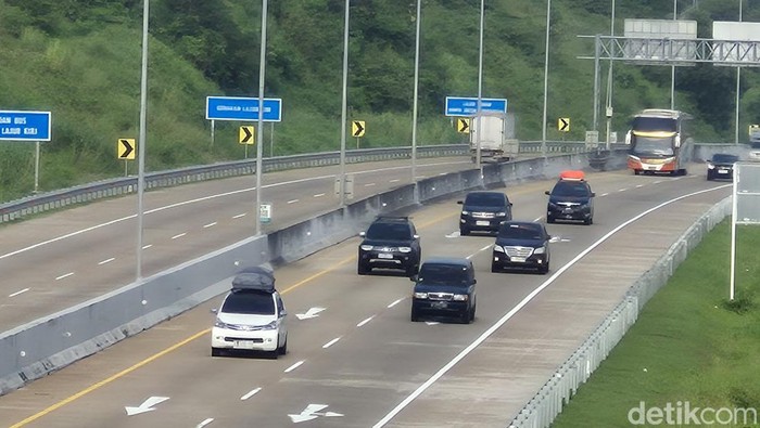 Pantauan Arus Mudik di Tol Kendal Siang Ini