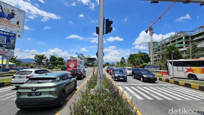 Arusl lalin di Simpang Karanglo