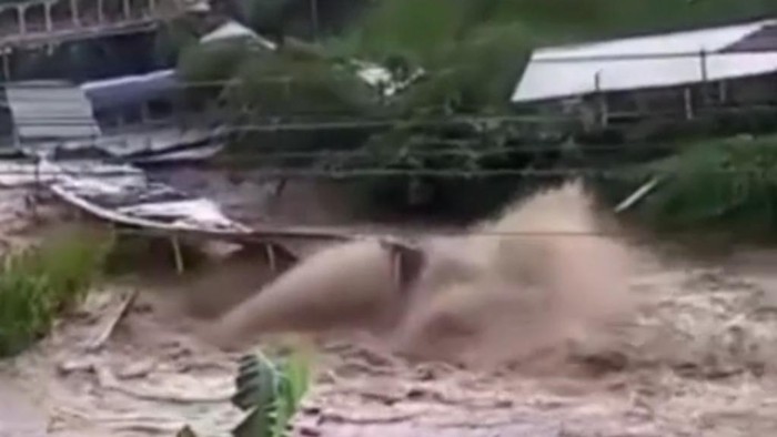 Banjir dan longsor terjang Pandaan dan Prigen di Pasuruan