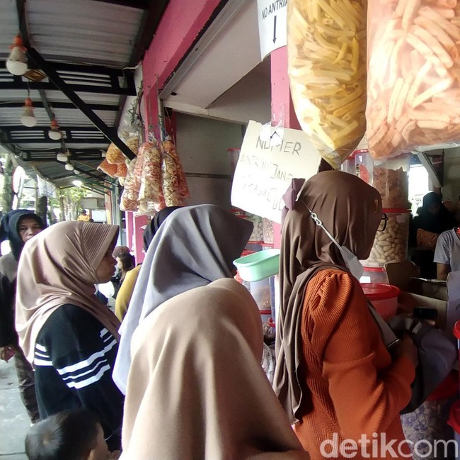 Tradisi Berburu Jajanan Lebaran di Nganjuk
