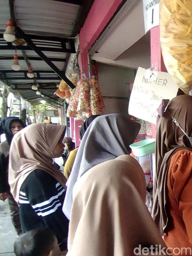 Tradisi Berburu Jajanan Lebaran di Nganjuk