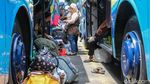 Bulog Lepas Ratusan Pemudik ke Palembang-Malang via Bus