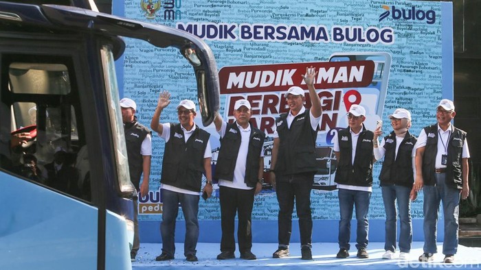 Sebanyak 709 pemudik diberangkatkan Perum Bulog via bus. Tujuan kampung halaman mencakup daerah Jawa dan Sumatera.