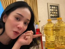 Bunga Zainal Terharu Dapat Hampers Lebaran dari Tukang Sayur-Sembako