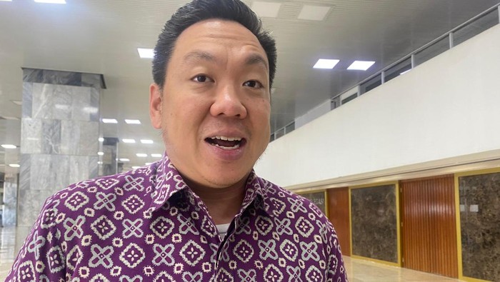 Wakil Ketua Komisi IX DPR Charles Honoris di kompleks parlemen, Senayan, Jakarta Pusat, Selasa (17/3/2026).