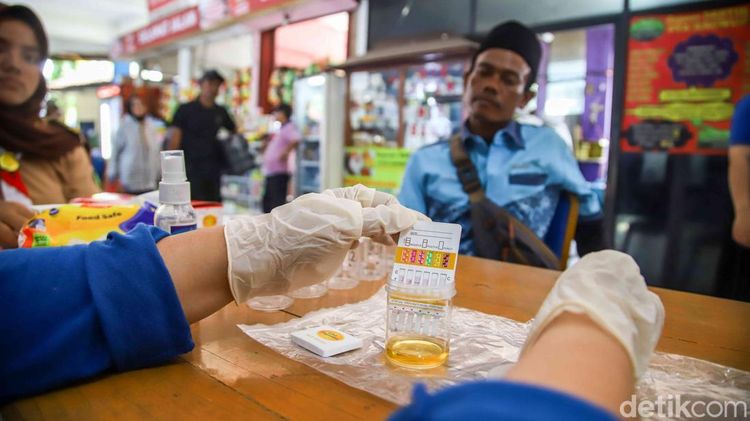 Dukung Keselamatan Mudik, Sopir Bus Jalani Tes Kesehatan di Kampung Rambutan