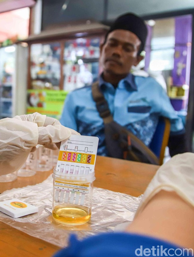 Dukung Keselamatan Mudik, Sopir Bus Jalani Tes Kesehatan di Kampung Rambutan