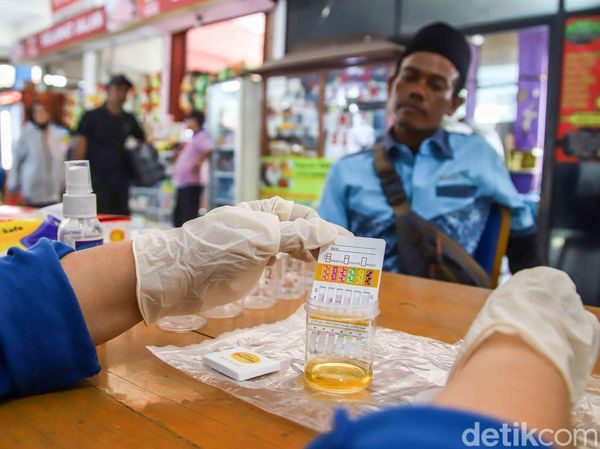 Dukung Keselamatan Mudik, Sopir Bus Jalani Tes Kesehatan di Kampung Rambutan