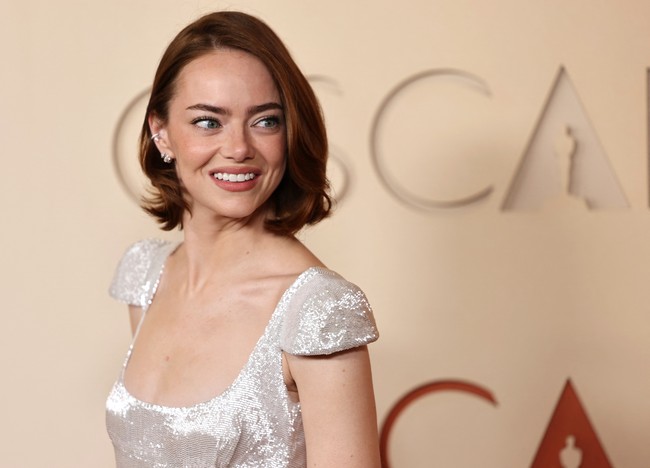 Di ajang Oscars tahun ini, Emma Stone masuk nominasi Best Actress berkat perannya dalam film ‘Bugonia.’ Ini menjadi nominasi Academy Award keempat bagi sang aktris, setelah sebelumnya masuk nominasi lewat film ‘Birdman’, ‘The Favourite’, ‘La La Land’, dan ‘Poor Things’. Foto: REUTERS/DANIEL COLE
