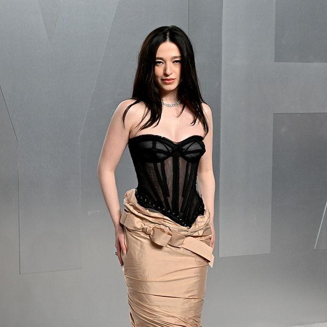 Foto: Adu Gaya Seksi Para Bintang di Karpet Merah Oscars After Party 2026