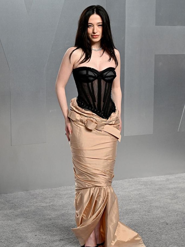 Foto: Adu Gaya Seksi Para Bintang di Karpet Merah Oscars After Party 2026