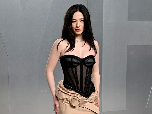 Foto: Adu Gaya Seksi Para Bintang di Karpet Merah Oscars After Party 2026