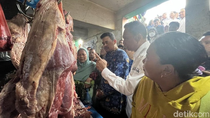 Bobby Nasution Sidak Pasar di Medan, Pastikan Harga Pangan Stabil Jelang Lebaran