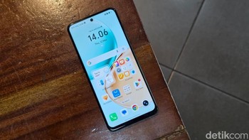 Di sektor layar, Honor X7d menggunakan panel TFT LCD berukuran sekitar 6,77 inci dengan resolusi 720 x 1610 piksel dan refresh rate hingga 120 Hz untuk pengalaman scrolling yang lebih mulus. Foto: Adi FR/detikINET