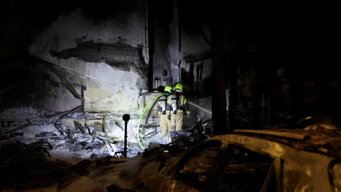 Firefighters work at the scene of a Hezbollah rocket attack on a residential building, amid escalation between Hezbollah and Israel, and amid the U.S.-Israeli conflict with Iran, in Nahariya, northern Israel, March 16, 2026. REUTERS/Shir Torem     TPX IMAGES OF THE DAY
