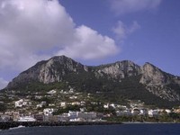 Rahasia Pemimpin Hidup Penuh Pesta di Pulau Tanpa Terlihat Rakyat