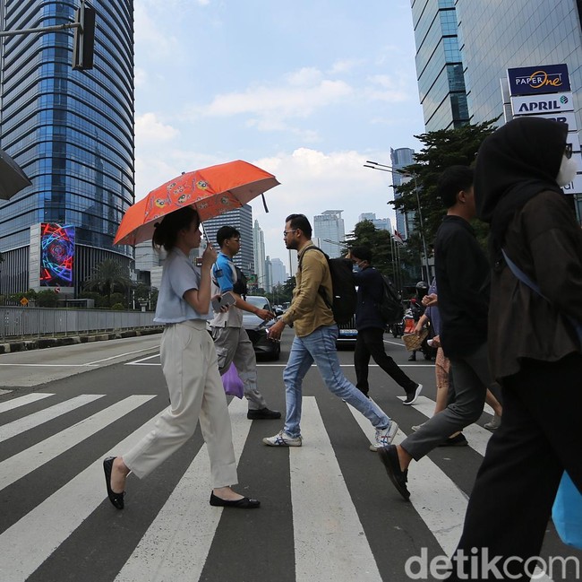 Jakarta Dilanda Panas Ekstrem, Warga Diminta Waspada UV