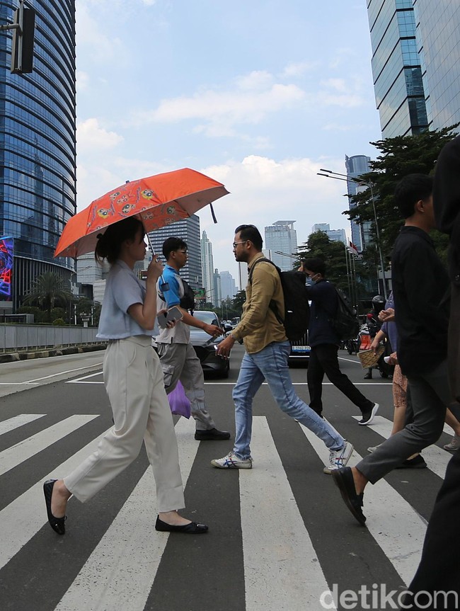 Jakarta Dilanda Panas Ekstrem, Warga Diminta Waspada UV