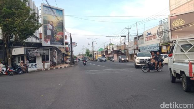 Jalan Jogja-Solo di Delanggu, Klaten Suasana Jalan Jogja-Solo di Delanggu, Klaten sore ini, Selasa (17/3/2026).