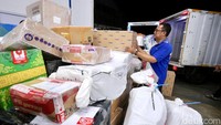 Selain itu, PT Citra Van Titipan Kilat (TIKI) juga mengandalkan layanan Same Day Service (SDS), khususnya untuk pengiriman makanan. Layanan ini dioptimalkan agar paket dapat sampai lebih cepat, aman, dan tepat waktu, terutama di tengah tingginya permintaan pengiriman produk konsumsi selama momen Lebaran.